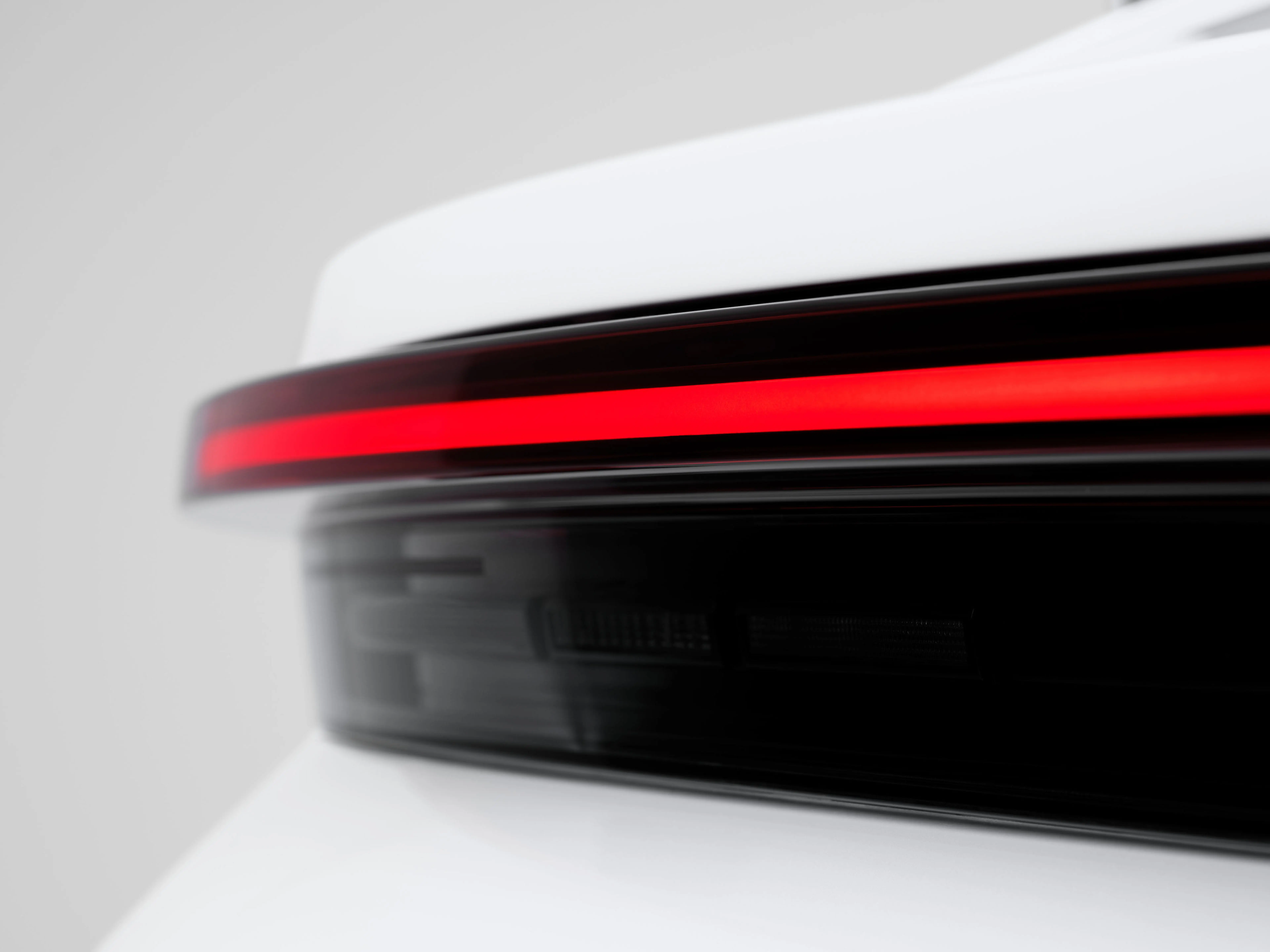 Zoom sur le feu arrière de la Polestar 4